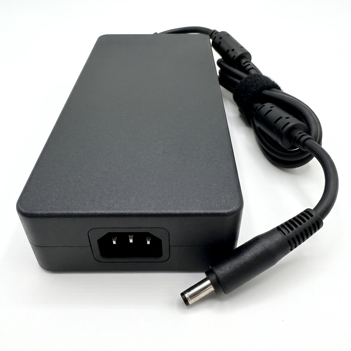 Cargador Chicony 330W 16.92A – Pin 4.5×3.0 mm – vista lateral