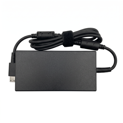 Cargador Chicony 240W 12A – USB – vista posterior