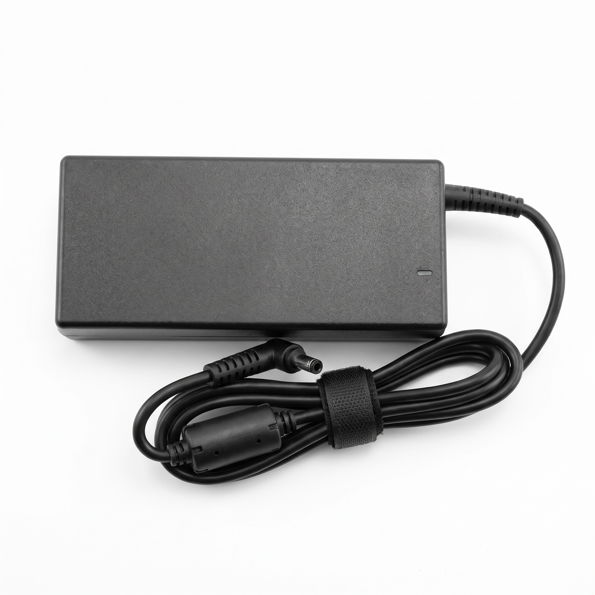 Cargador Delta 120W 6.15A – Pin 5.5×2.5 mm – vista posterior