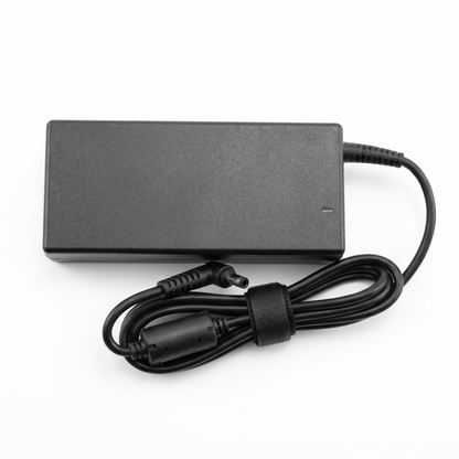 Cargador Delta 120W 6.15A – Pin 5.5×2.5 mm – vista posterior