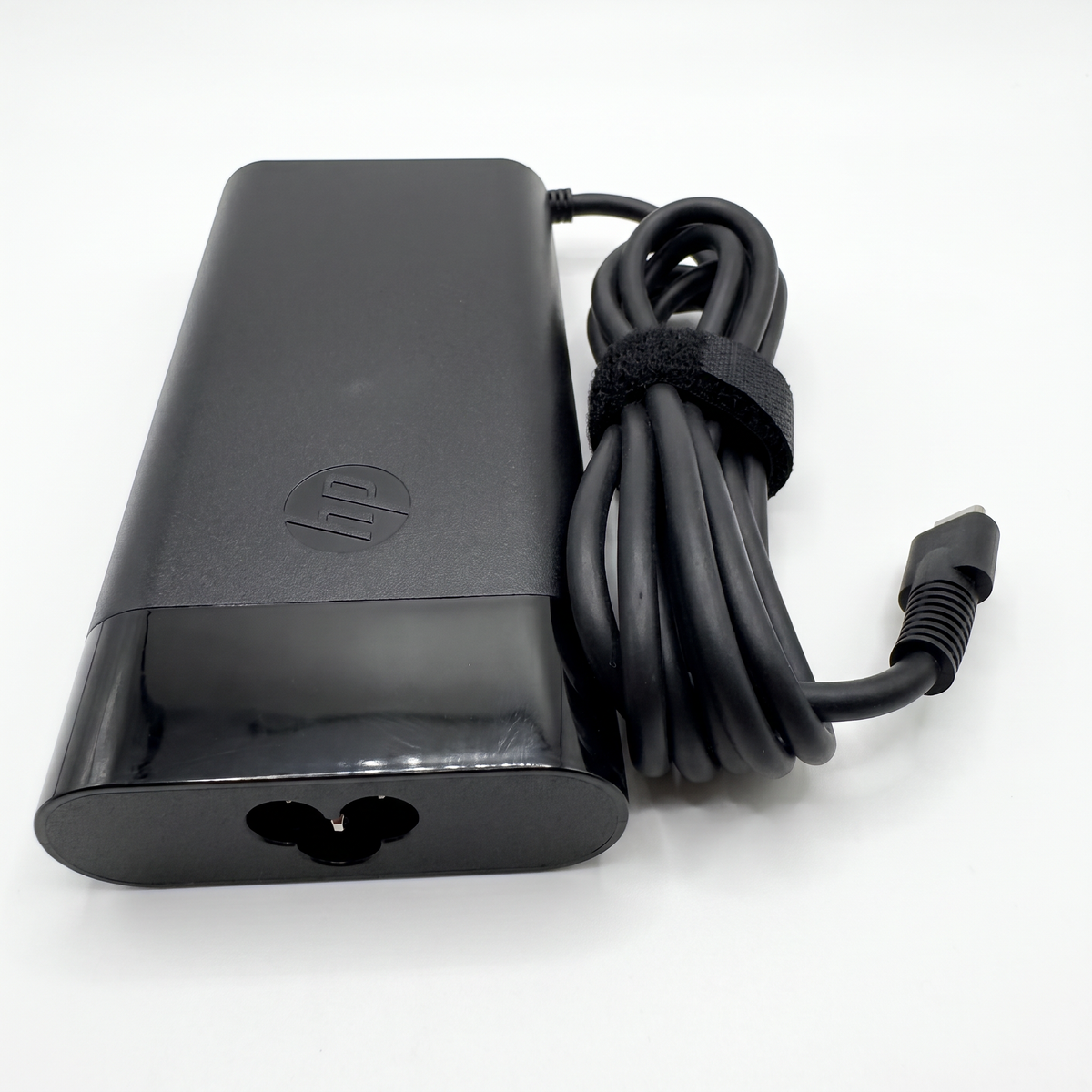 Cargador HP Omen 90W 4.5A – USB-C – vista lateral