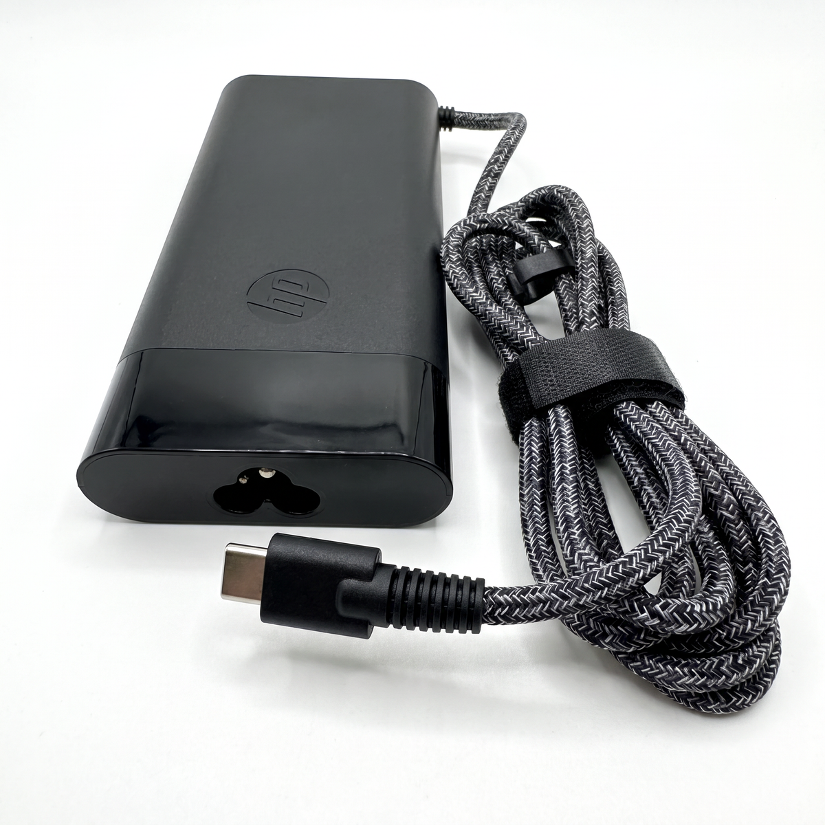 Cargador HP Omen 110W 5.5A – USB-C – vista lateral